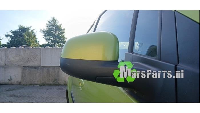 Buitenspiegel rechts van een Chevrolet Spark