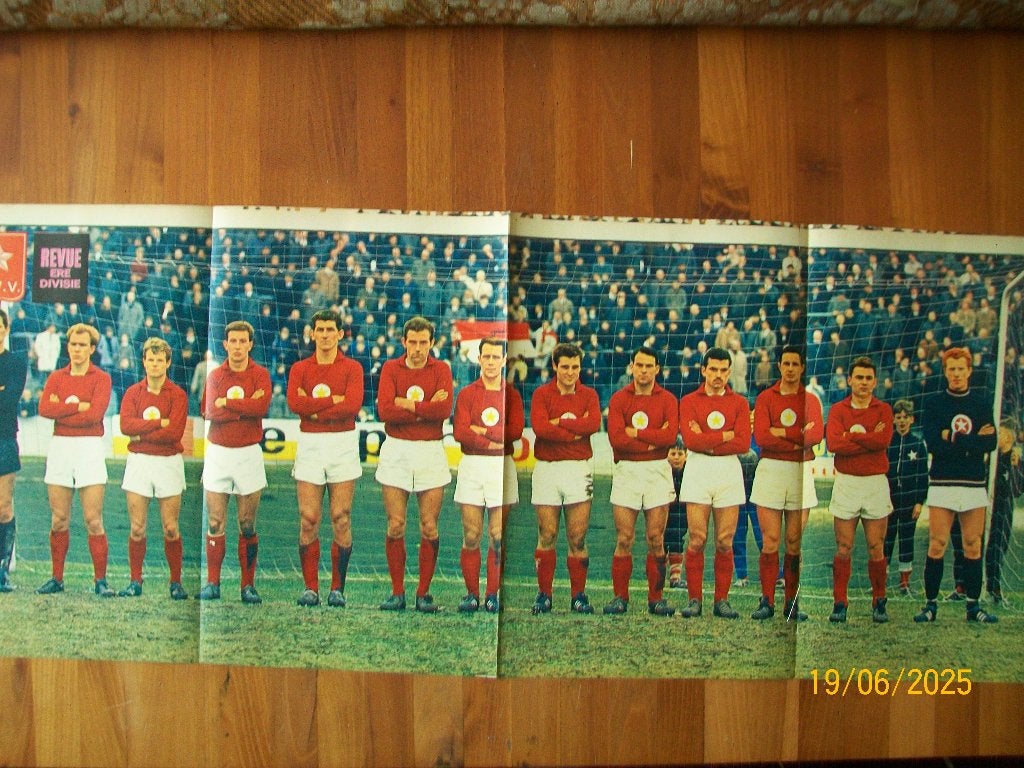 MVV uitklapposter Revue seizoen 1964 - 1965, Verzamelen, Verzenden, Zo goed als nieuw, Overige binnenlandse clubs, Poster, Plaatje of Sticker
