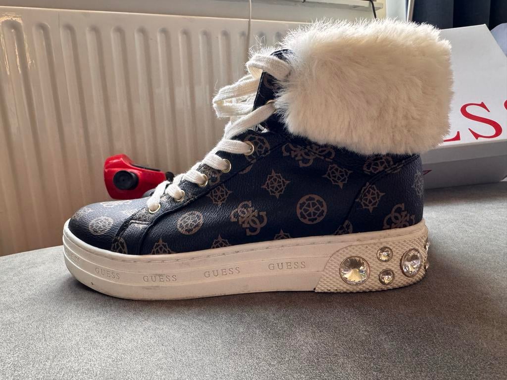Mooie Guess schoenen maat 38 met originele doos, Ophalen of Verzenden, Gedragen, Bruin, Sneakers of Gympen