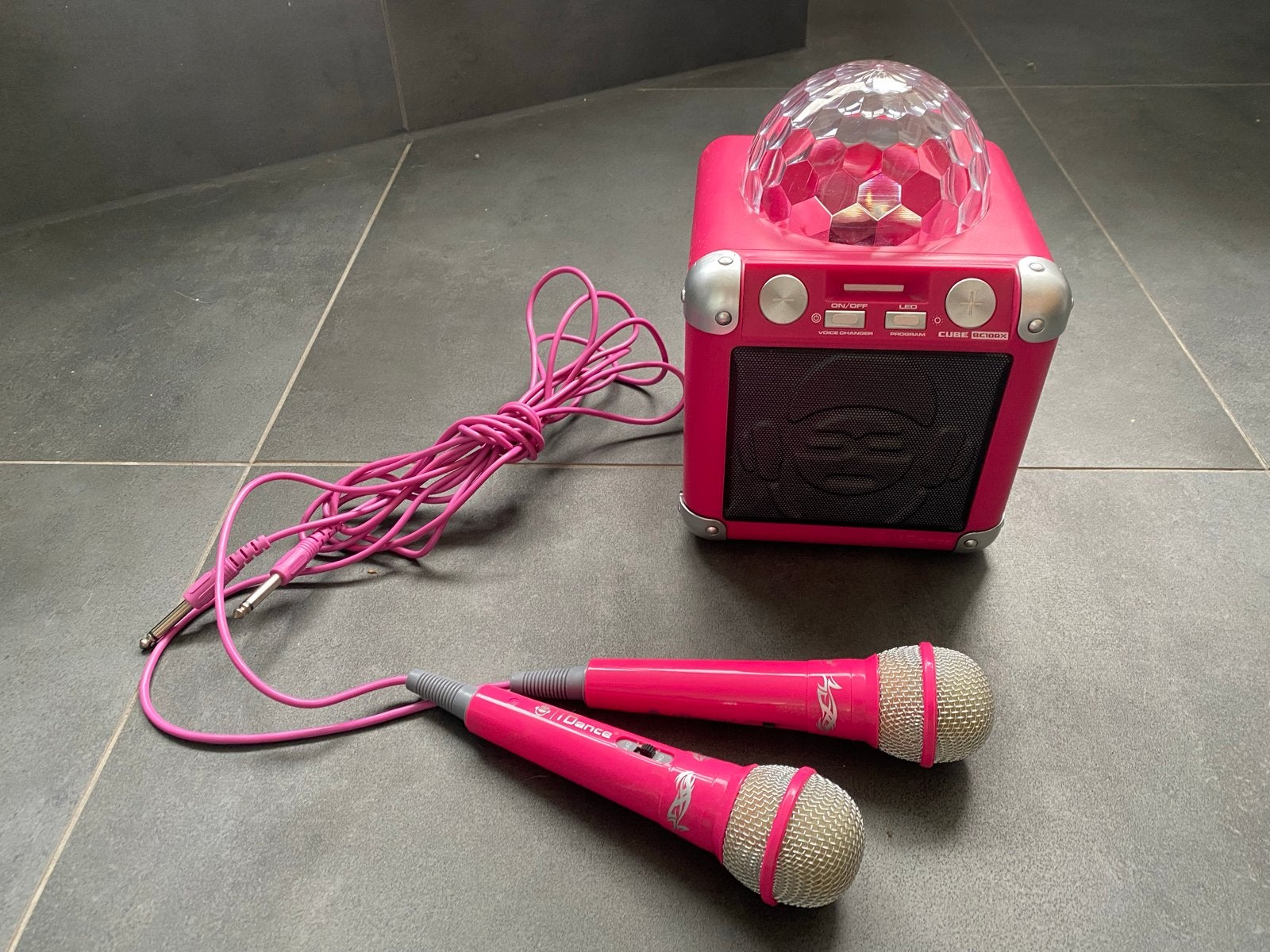 iDance Cube BC100X Karaoke Set met Microfoons en Licht, Ophalen of Verzenden, Gebruikt, Complete set