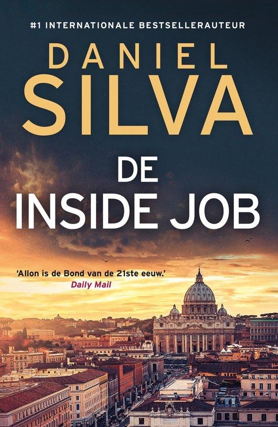 De inside job - Daniel Silva, Ophalen of Verzenden, Zo goed als nieuw