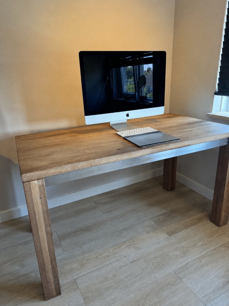 Massief notenhouten bureau – robuust & stijlvol, Ophalen, Hout, Bruin, Zo goed als nieuw