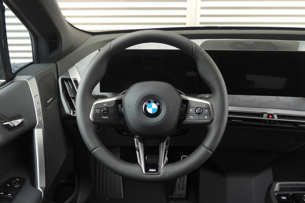 BMW iX xDrive60 / Trekhaak / Parking Assistant Professional, Automaat, IX, Zwart, Leder
