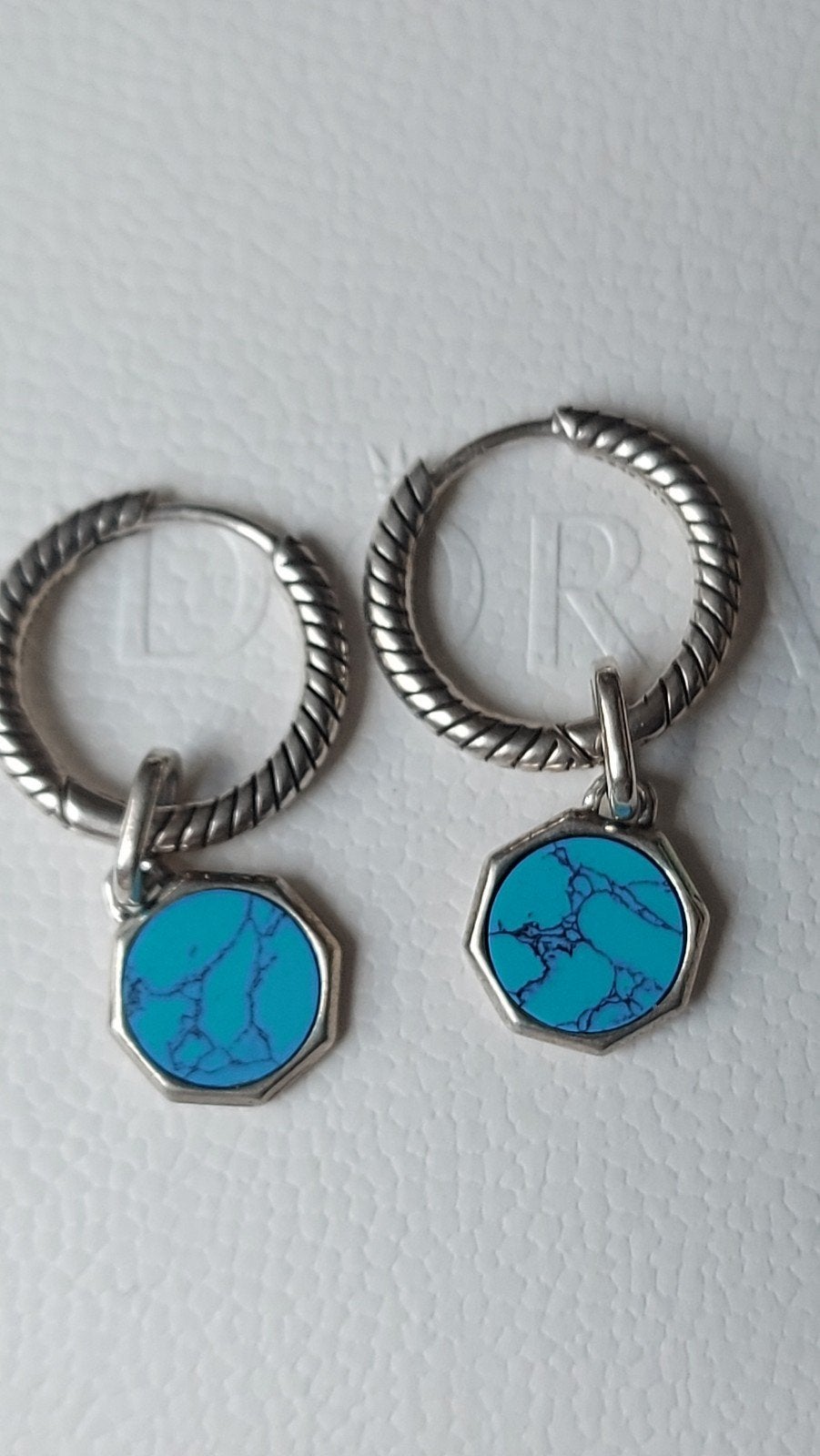 🎁 Originele Pandora creolen met 2 originele Pandora bedels, Ophalen of Verzenden, Zo goed als nieuw, Zilver, Pandora