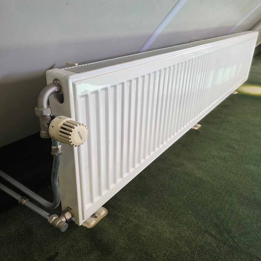 Radiator 200 x 40 cm NIEUWSTAAT BIEDEN OF GRATIS, Ophalen, 30 tot 80 cm, Radiator, 150 cm of meer