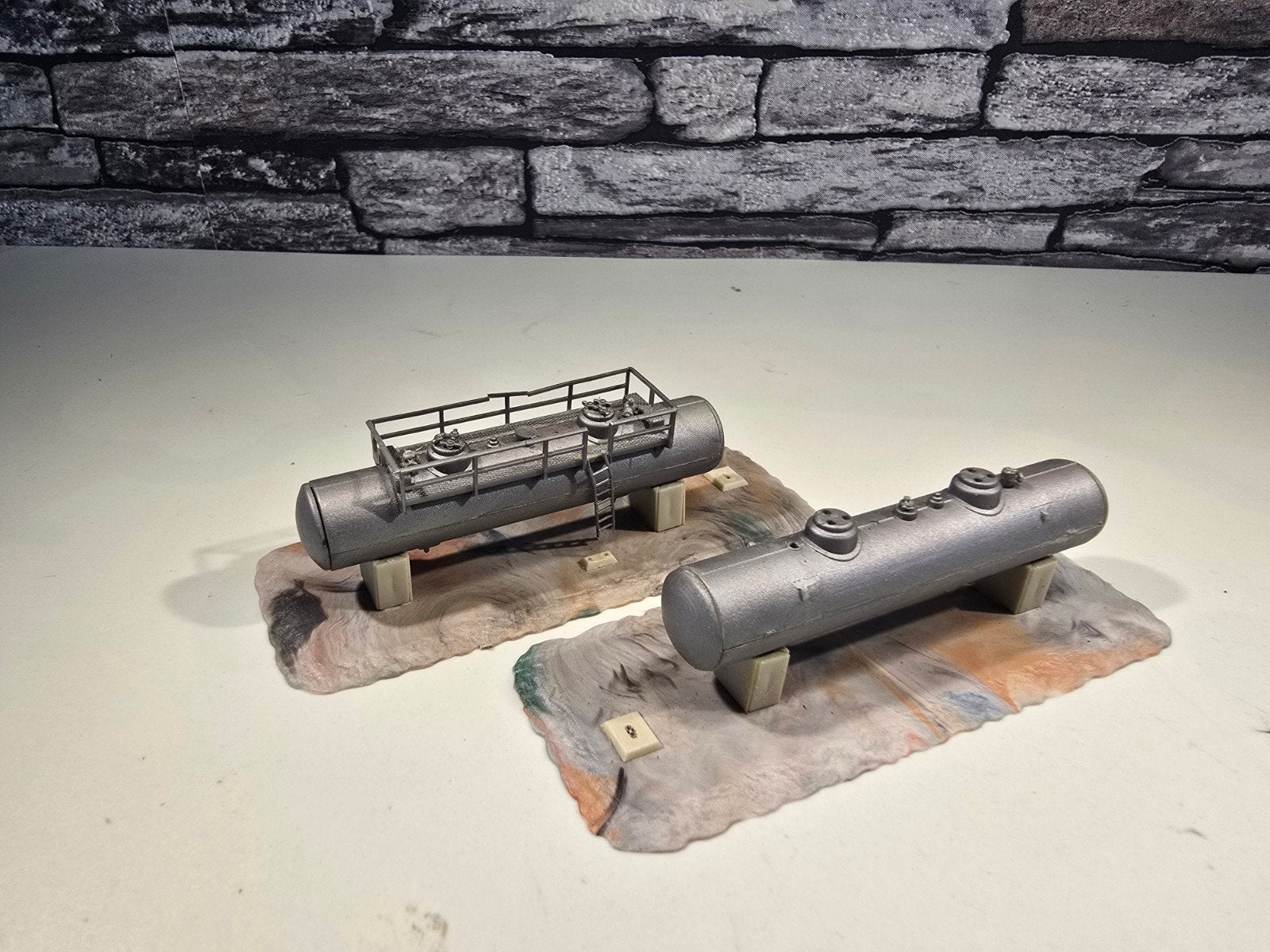 2 dieseltanks n spoor trein 1:160, Overige merken, Gebruikt, Gelijkstroom of Wisselstroom, Brug, Tunnel of Gebouw