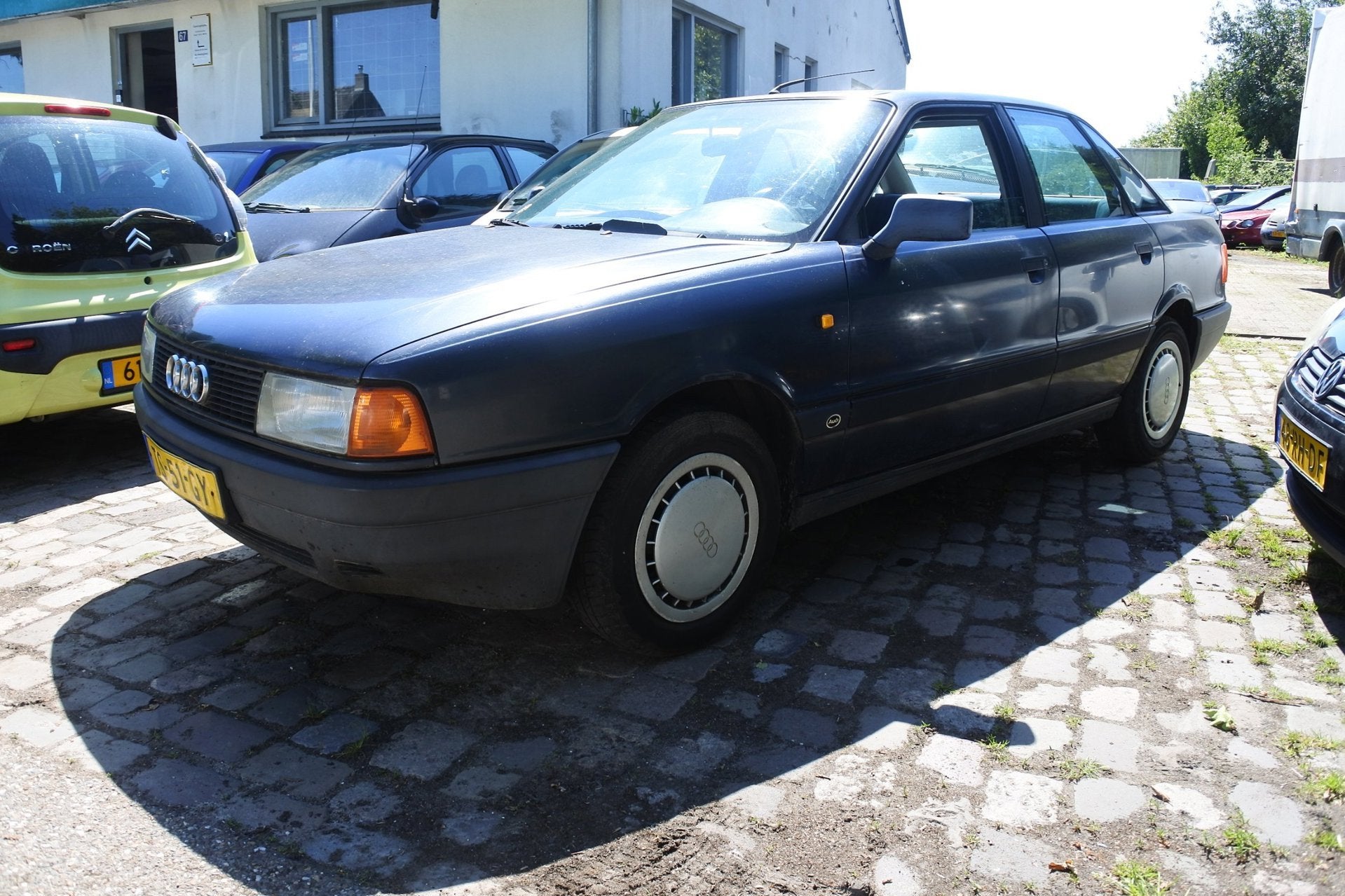 Audi 80 1.8 S 4 drs apk tot 7-3-2027 normaal rijdend, Stof, Gebruikt, 4 cilinders, Blauw