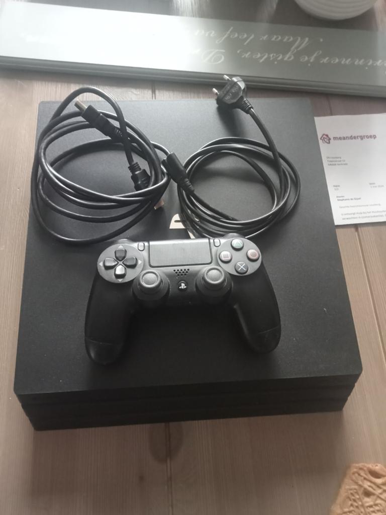 PlayStation 4 Pro met 1 controller en kabels, Ophalen of Verzenden, Gebruikt, Met 1 controller, Pro