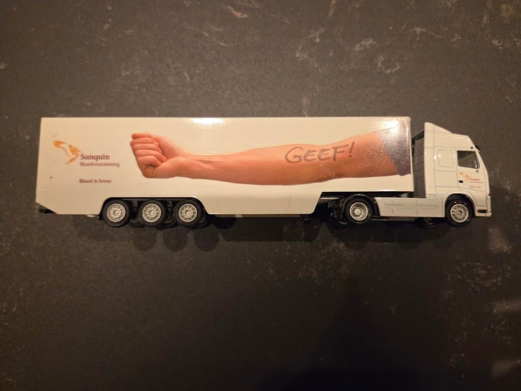 Sanquin Vrachtwagen Model - Uniek Verzamelobject, Ophalen of Verzenden, Zo goed als nieuw, Auto's