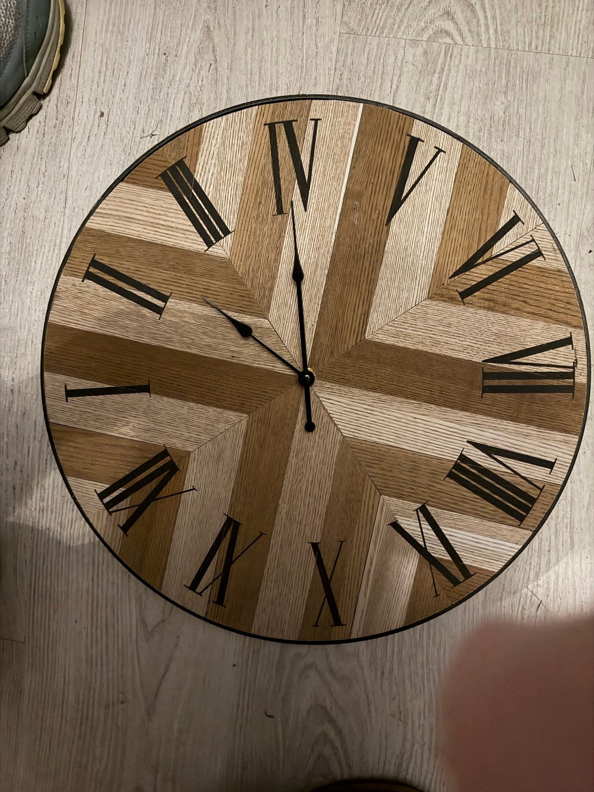 Grote houten wandklok met Romeinse cijfers visgraat, Ophalen, Bruin, Analoog, Nieuw