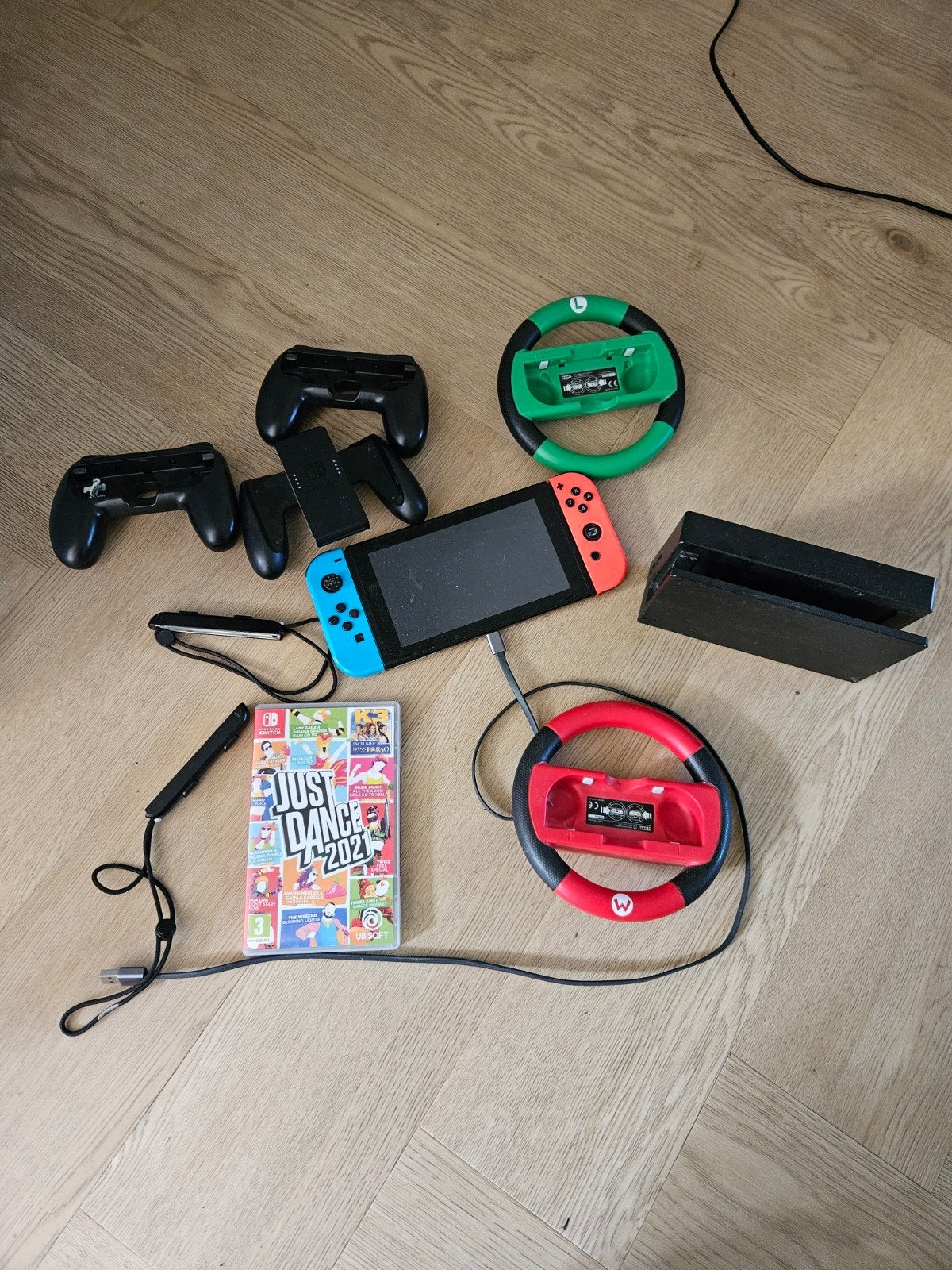 Nintendo Switch met defecte rode Joy-Con, Met games, Met 2 controllers, Ophalen of Verzenden, Niet werkend