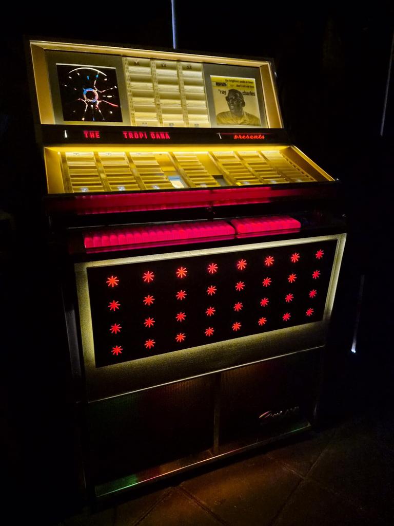 Jukebox ami Tropicana 200 select plus singeltjes, Verzamelen, Ophalen of Verzenden, Gebruikt, 1950 tot 1960, Ami