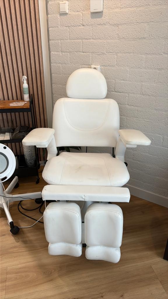 Vintage behandelstoel / pedicurestoel met hydraulische pomp, Huis en Inrichting, Stoelen, Ophalen, Gebruikt, Wit, Eén