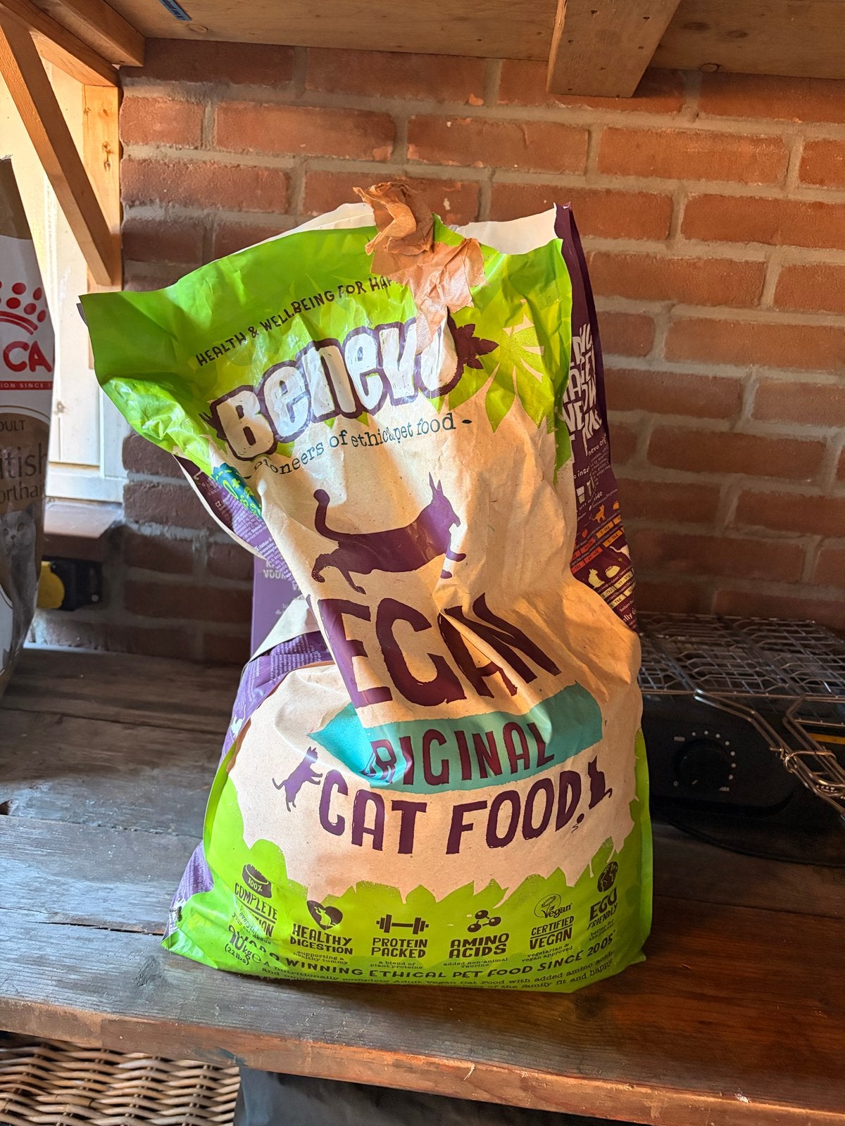 Benevo kattenvoer brokken vegan, Ophalen, Kat