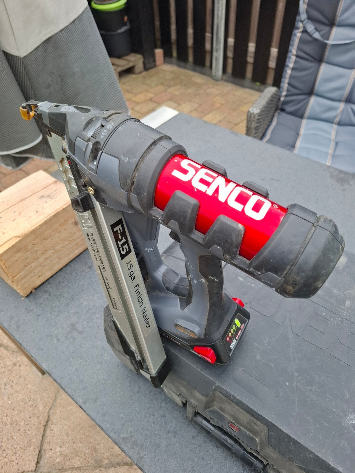 Senco F15 Spijkerpistool - Finish Nailer met Accu's en Lader, Ophalen