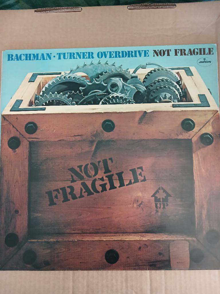 bachman turner overdrive-not fragile  LP, Verzenden, Inclusief binnenhoes, Zo goed als nieuw, 12 inch