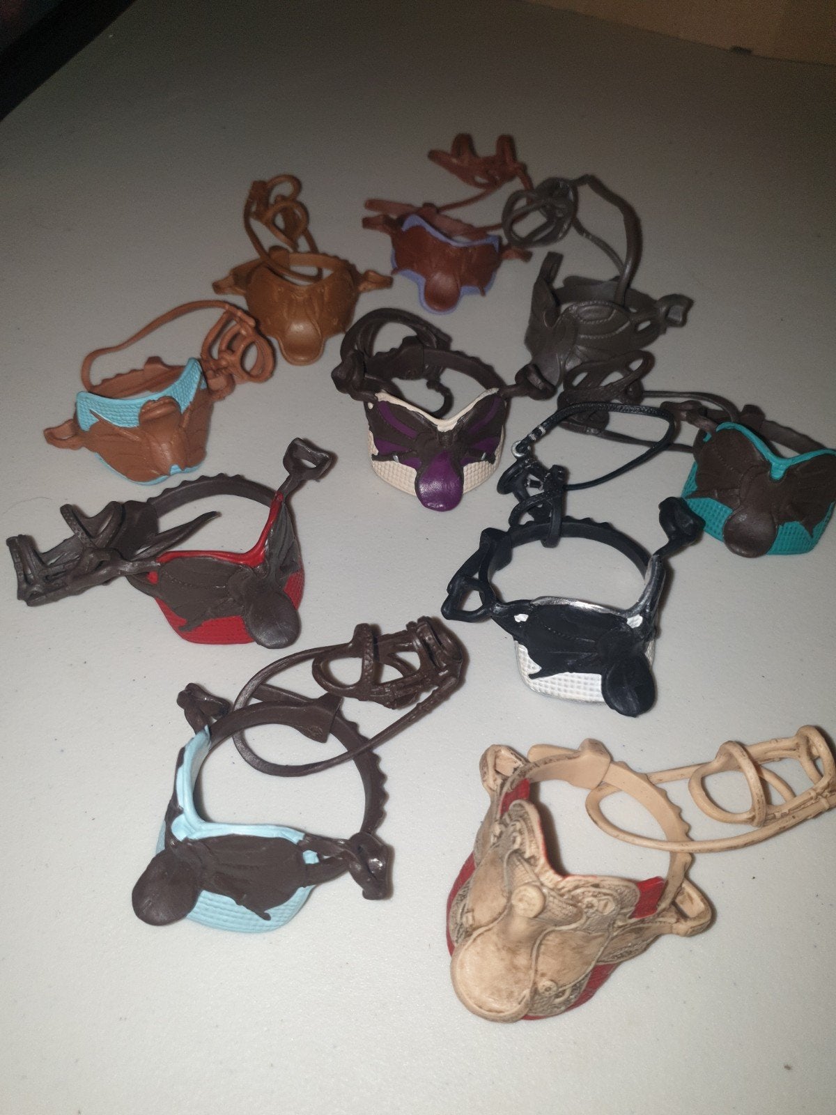 zadel met hoofdstel setjes van schleich, Ophalen of Verzenden, Nieuw, Paard, Beeldje of Figuurtje