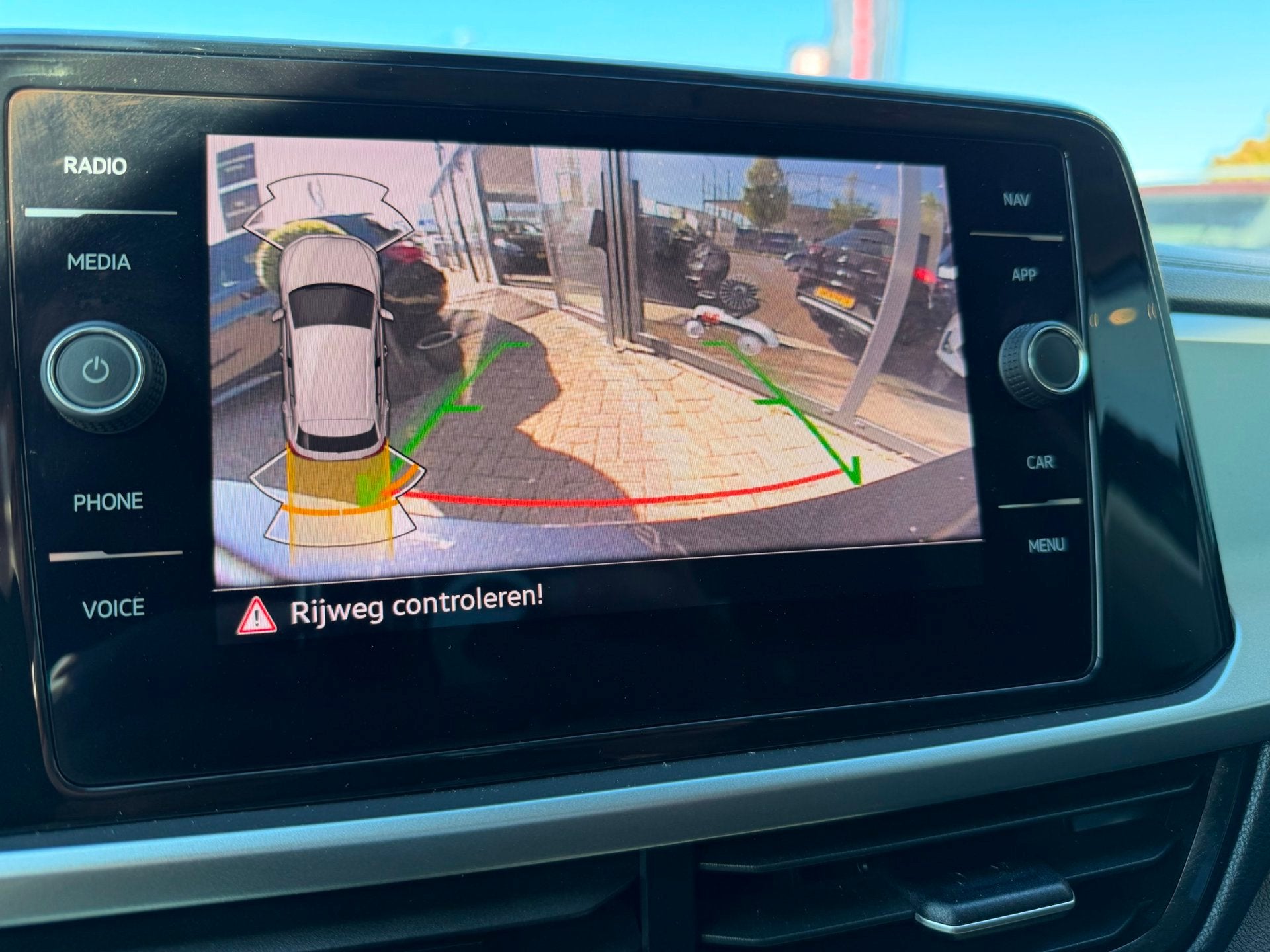 Volkswagen T-ROC 1.5 TSI Oranje Editi AUT|ACC|Camera|CARPLAY, Auto's, Volkswagen, 12 maanden, Stof, Euro 6, Zwart