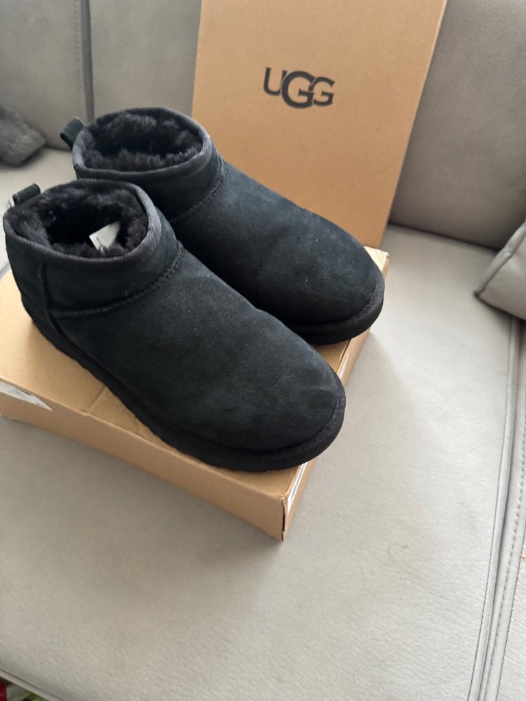 Dames ugg, Ophalen of Verzenden, Zo goed als nieuw, Zwart