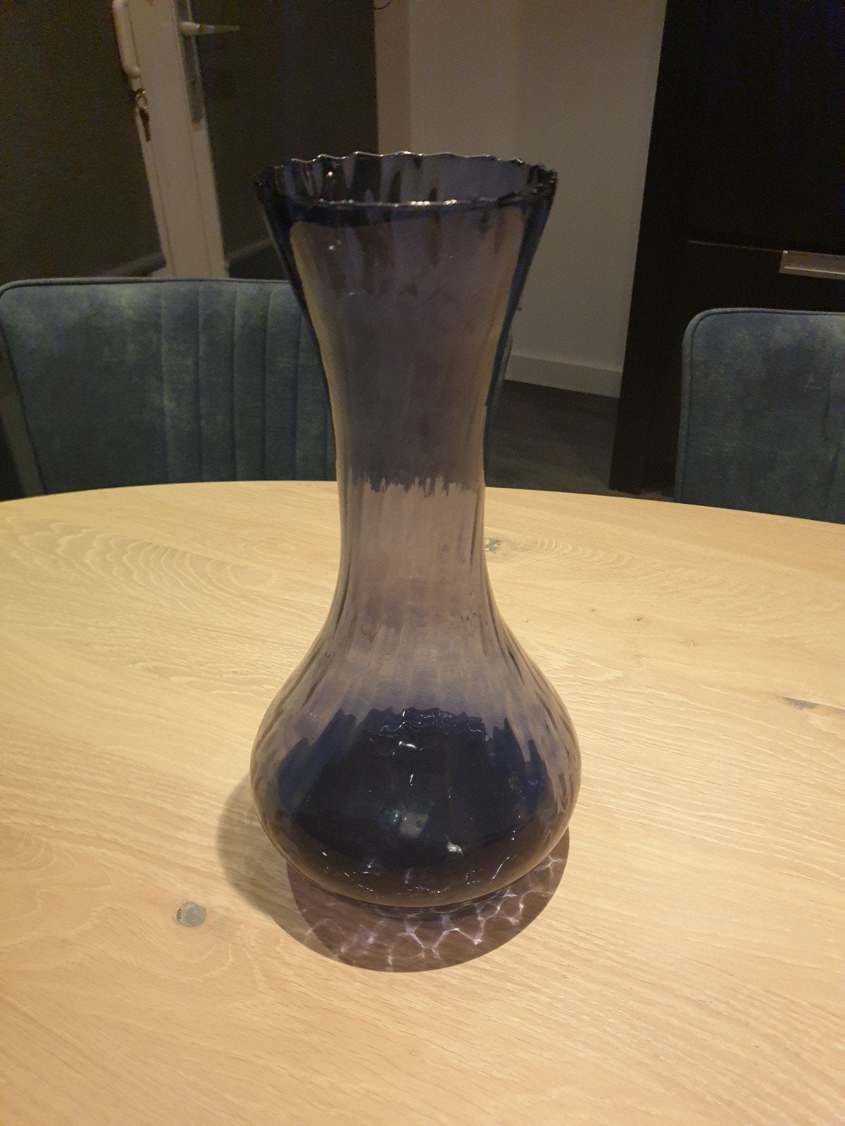 Elegante Donkerblauw / Paarse Glazen Decoratievaas, Ophalen of Verzenden