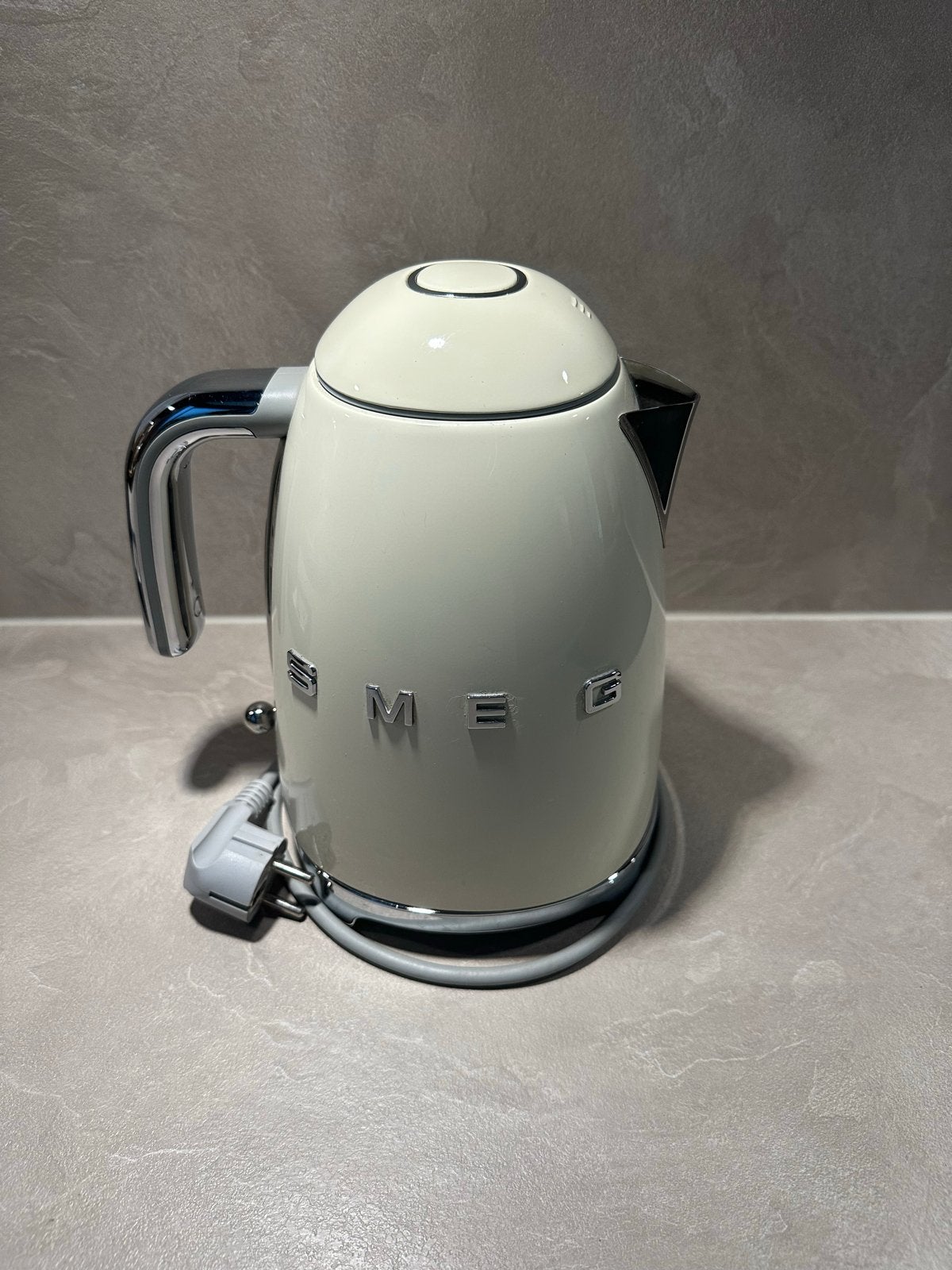 Smeg Waterkoker Crème - Stijlvol en Functioneel, Witgoed en Apparatuur, Waterkokers, Zo goed als nieuw, 1 tot 2 liter, Draadloos