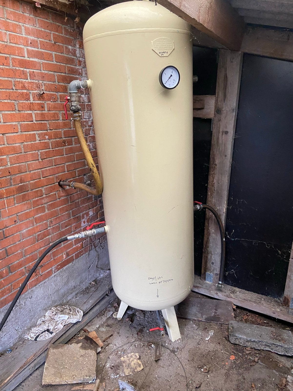 Airtask Pulsar 865 Compressor met luchtdroger en tank, Doe-het-zelf en Verbouw, Gebruikt, 10 bar of meer, 100 liter of meer, 400 tot 800 liter/min