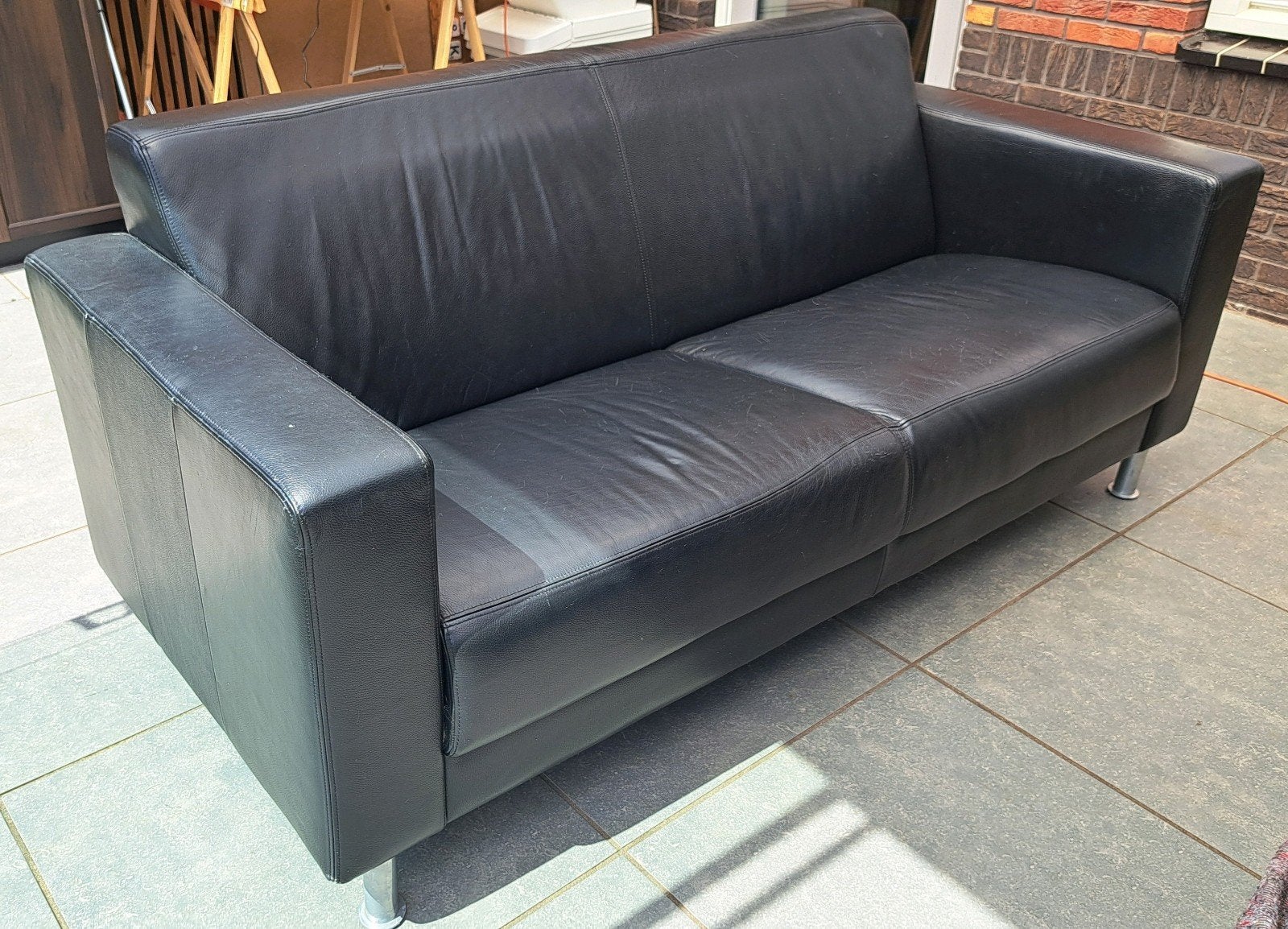 Zwarte leren bank 179 cm breed met metalen poten, Huis en Inrichting, Banken | Bankstellen, Ophalen, Gebruikt, 150 tot 200 cm