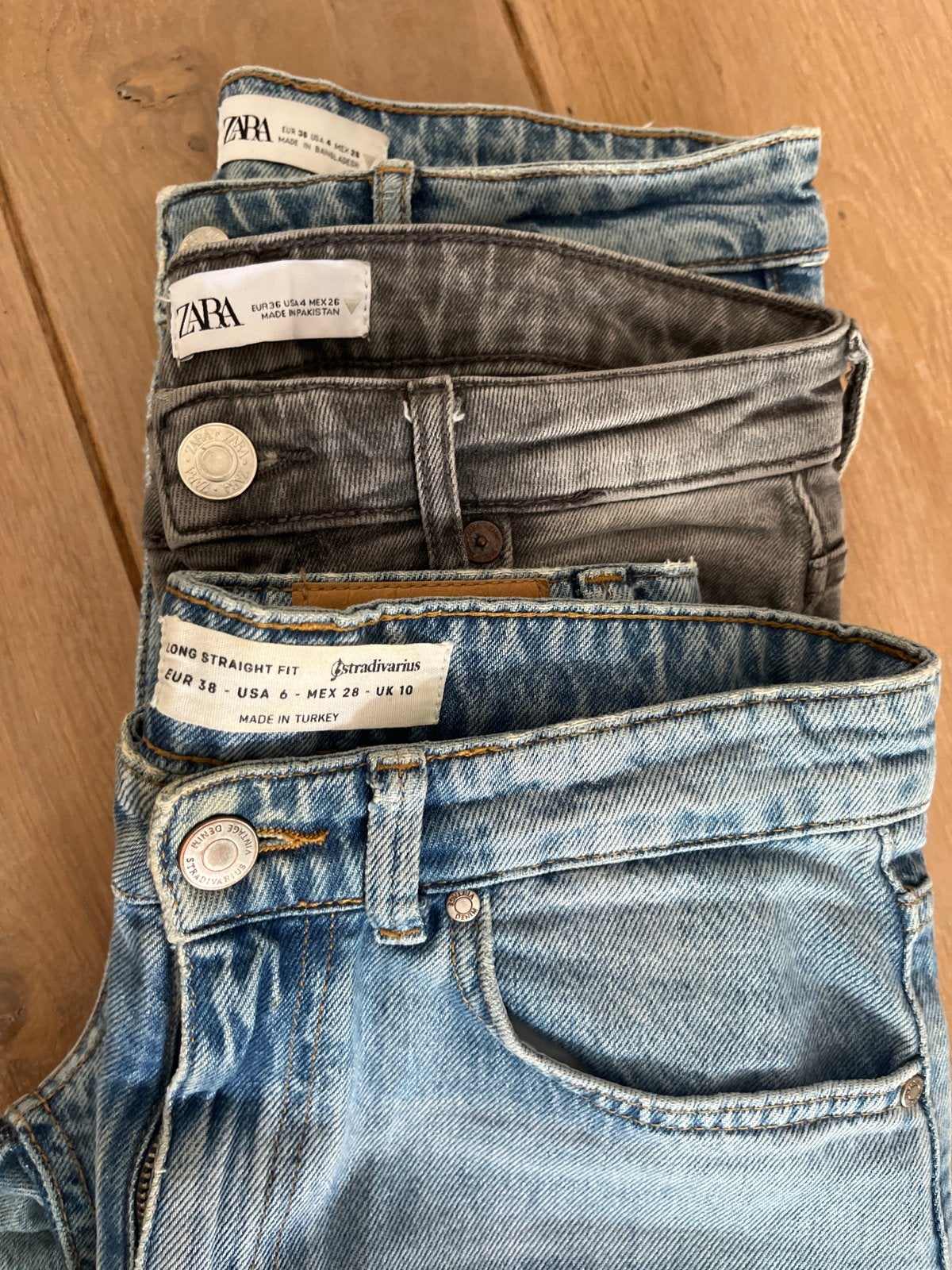Dazy korte broek en ZARA/Stradivarius lange spijkerbroeken, Kleding | Dames, Ophalen of Verzenden, Gedragen, Blauw, W28 - W29 (confectie 36)
