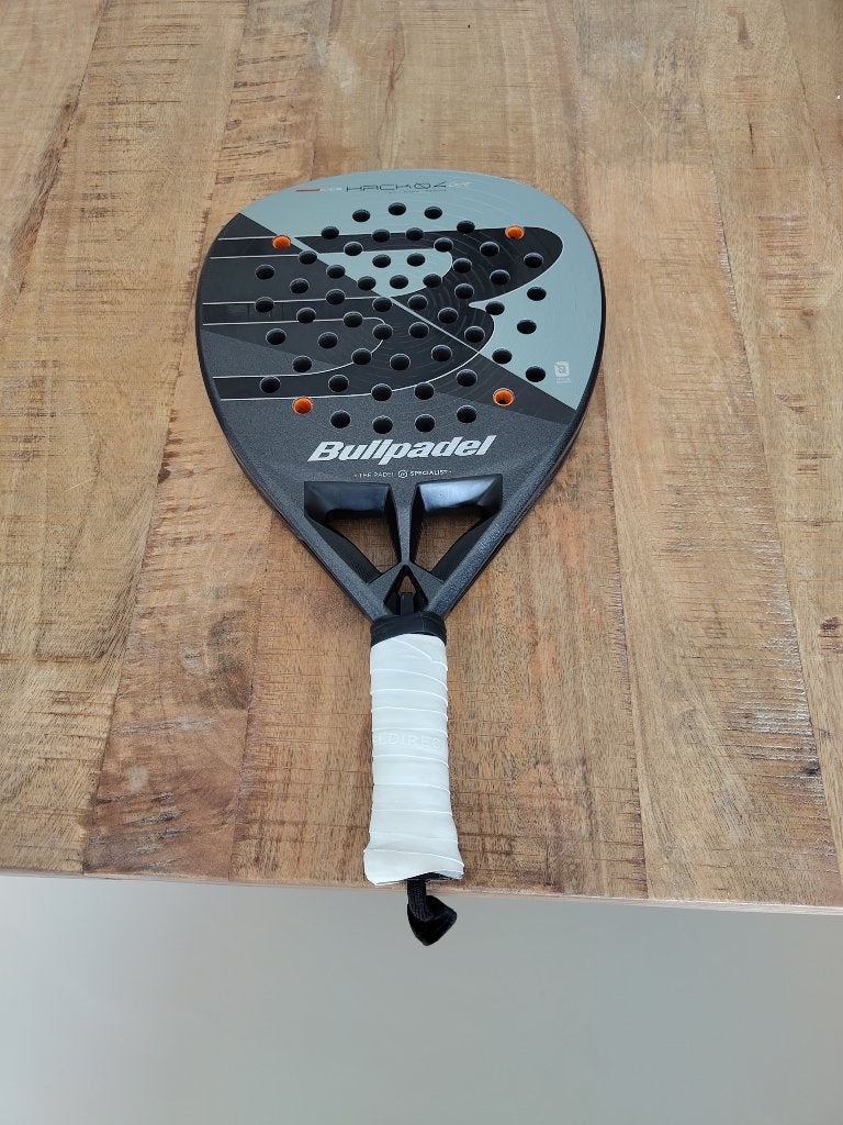 Bullpadel Hack 04 comfort 2026, Sport en Fitness, Padel, Ophalen of Verzenden, Zo goed als nieuw, Padelracket