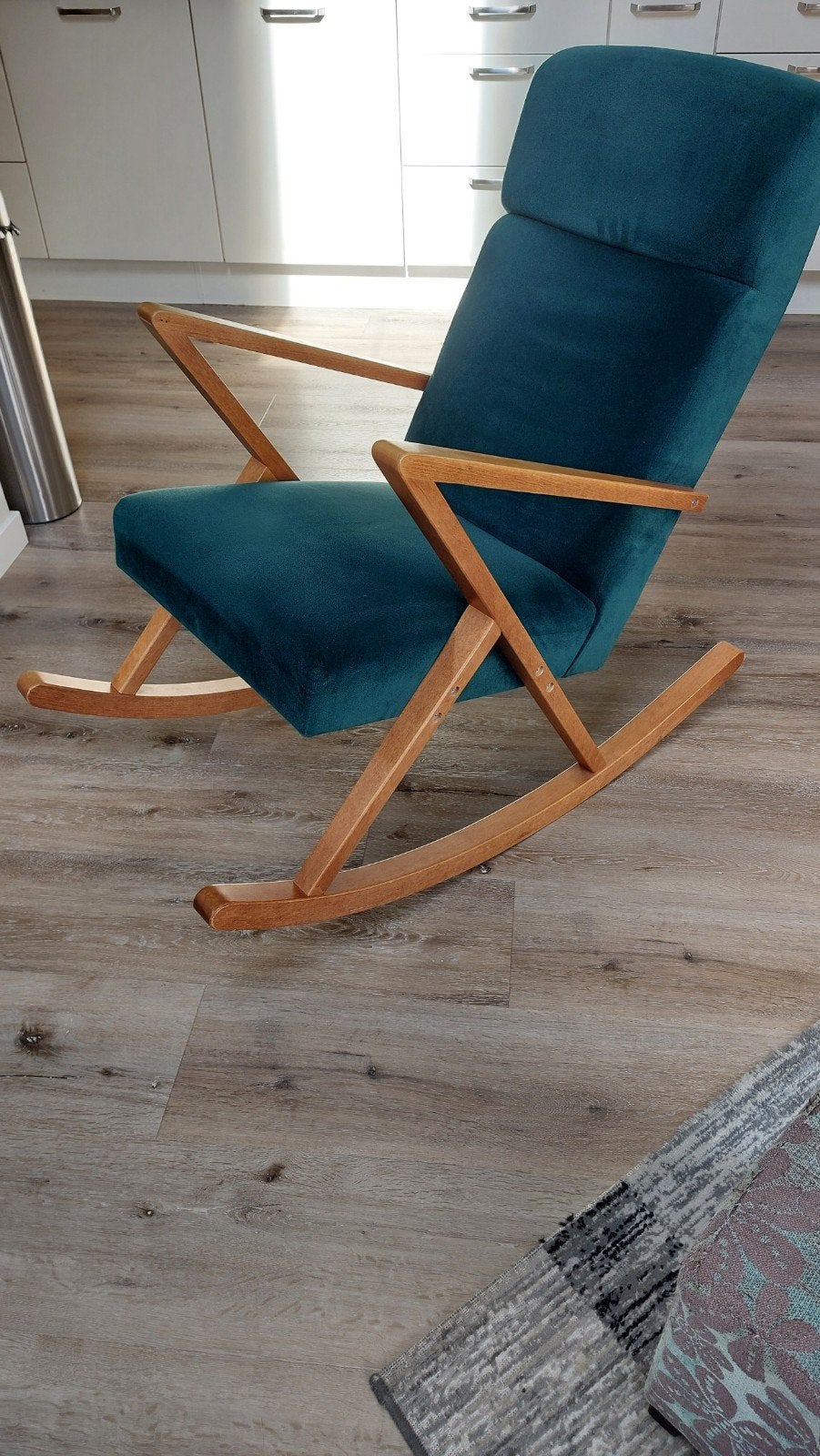 Schommelstoel met groen stoffen bekleding - Sternzeit Design, Ophalen, Gebruikt, Overige kleuren, Modern, Scandinavisch