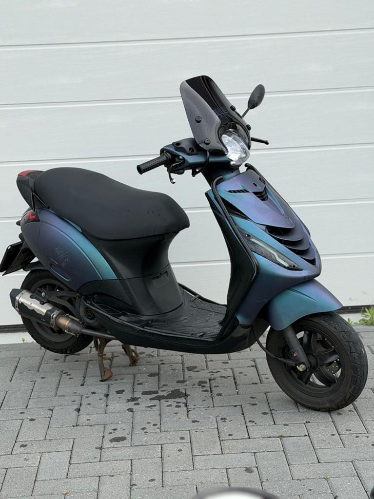 Piaggio zip 50cc e4 2020 brom, Fietsen en Brommers, Snorfietsen en Snorscooters, Ophalen, Zo goed als nieuw, Benzine, Piaggio