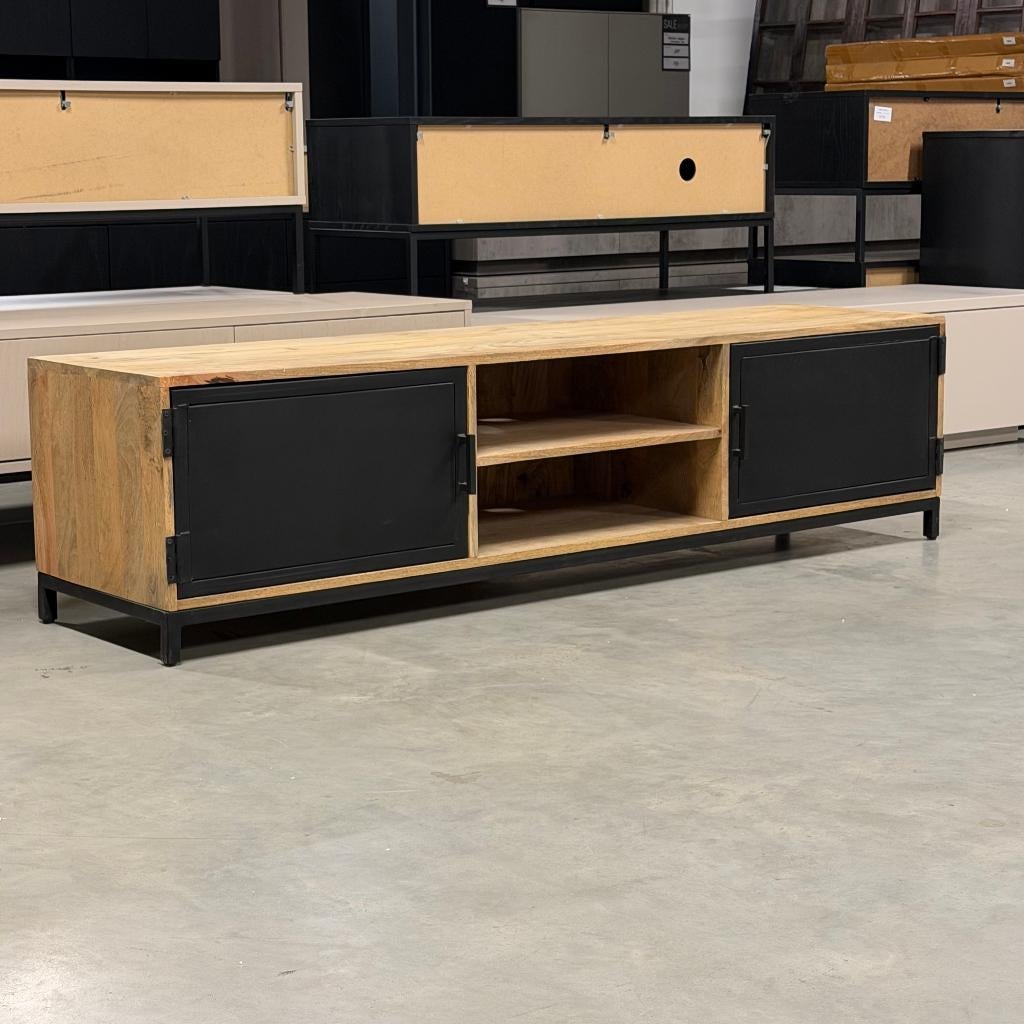 tv dressoir mango met zwart stalen deuren 180cm, 150 tot 200 cm, Ophalen of Verzenden, Zo goed als nieuw, Minder dan 100 cm