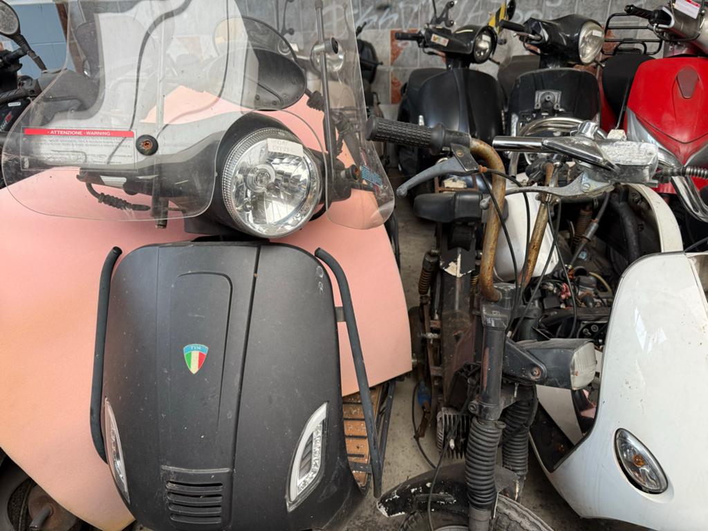 Partij inruil / schade scooters - Minimale afname 10x, Fietsen en Brommers, Brommers | Schadebrommers, Overige merken, Ophalen
