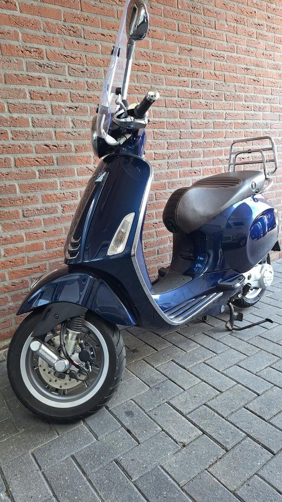 Vespa primavera snor 25km/u - 4600km, Fietsen en Brommers, Ophalen, Overige modellen, Zo goed als nieuw, Benzine