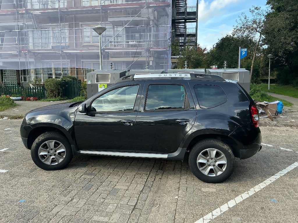 Dacia Duster 1.2 TCE 125 4X2 2016 Zwart, Auto's, Voorwielaandrijving, 4 cilinders, Duster, 635 kg