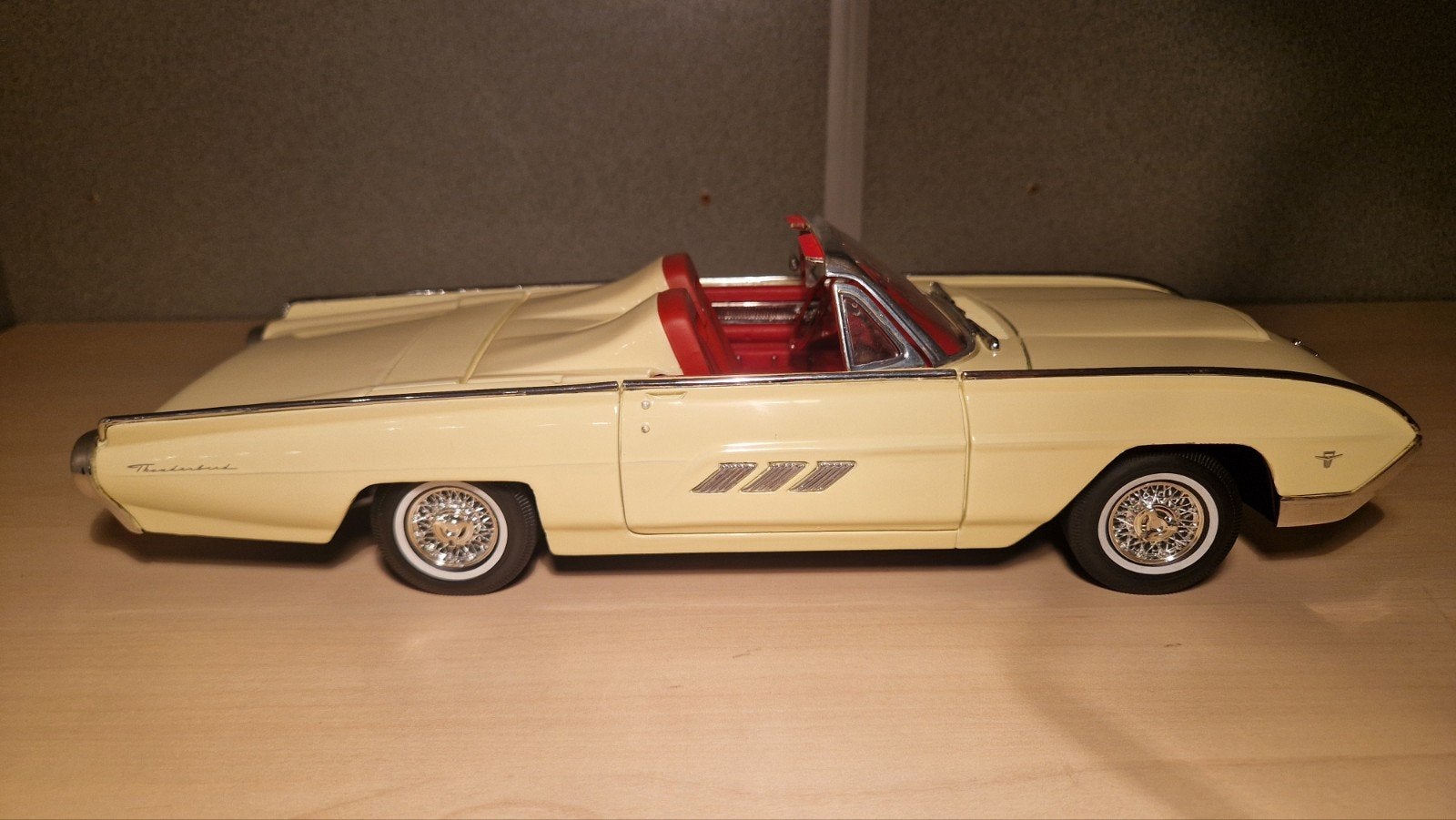 ​Anso: Ford Thunderbird 1963 Convertible - 1:18 - Zonder Doo, Ophalen of Verzenden, Zo goed als nieuw