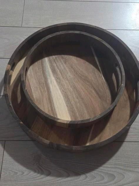 2 acacia houten dienbladen xenos, Huis en Inrichting, Woonaccessoires | Dienbladen, Ophalen, Zo goed als nieuw, Rond, Hout