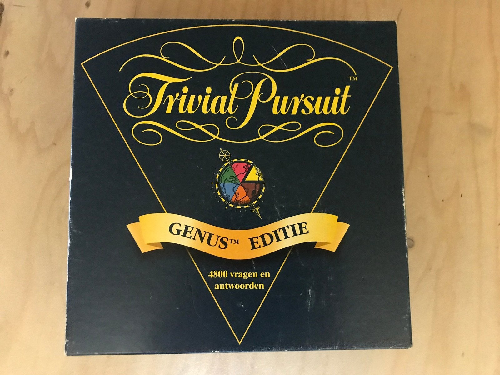 Trivial pursuit gezelschapsspel, Drie of vier spelers, Verzenden, Zo goed als nieuw