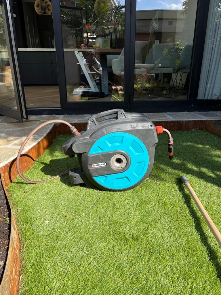 Gardena Wandslangenbox 25m Roll-up Automatic - Slanghaspels, Ophalen, Zo goed als nieuw, Tuinslanghaspel