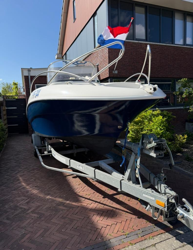 Quicksilver 555 + Mariner 135 pk + Trailer, Watersport en Boten, Speedboten, 120 tot 200 pk, 2 m, Viertaktmotor, 135 pk