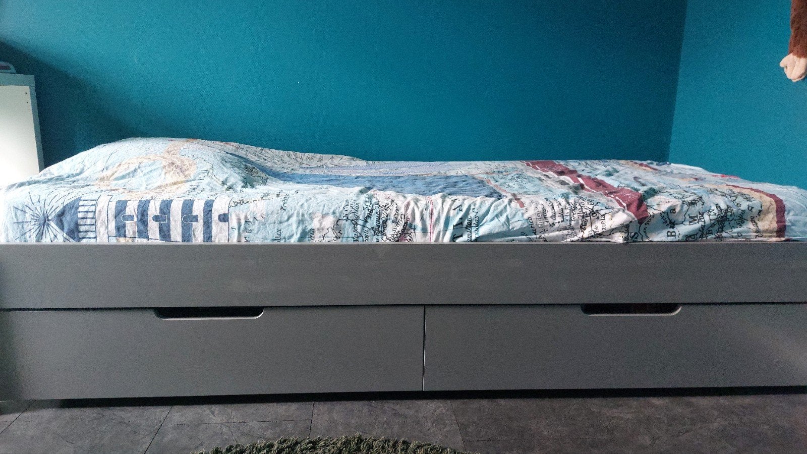 Donkergrijs kinderbed van Nous., Ophalen, 85 tot 100 cm, Gebruikt, Lattenbodem