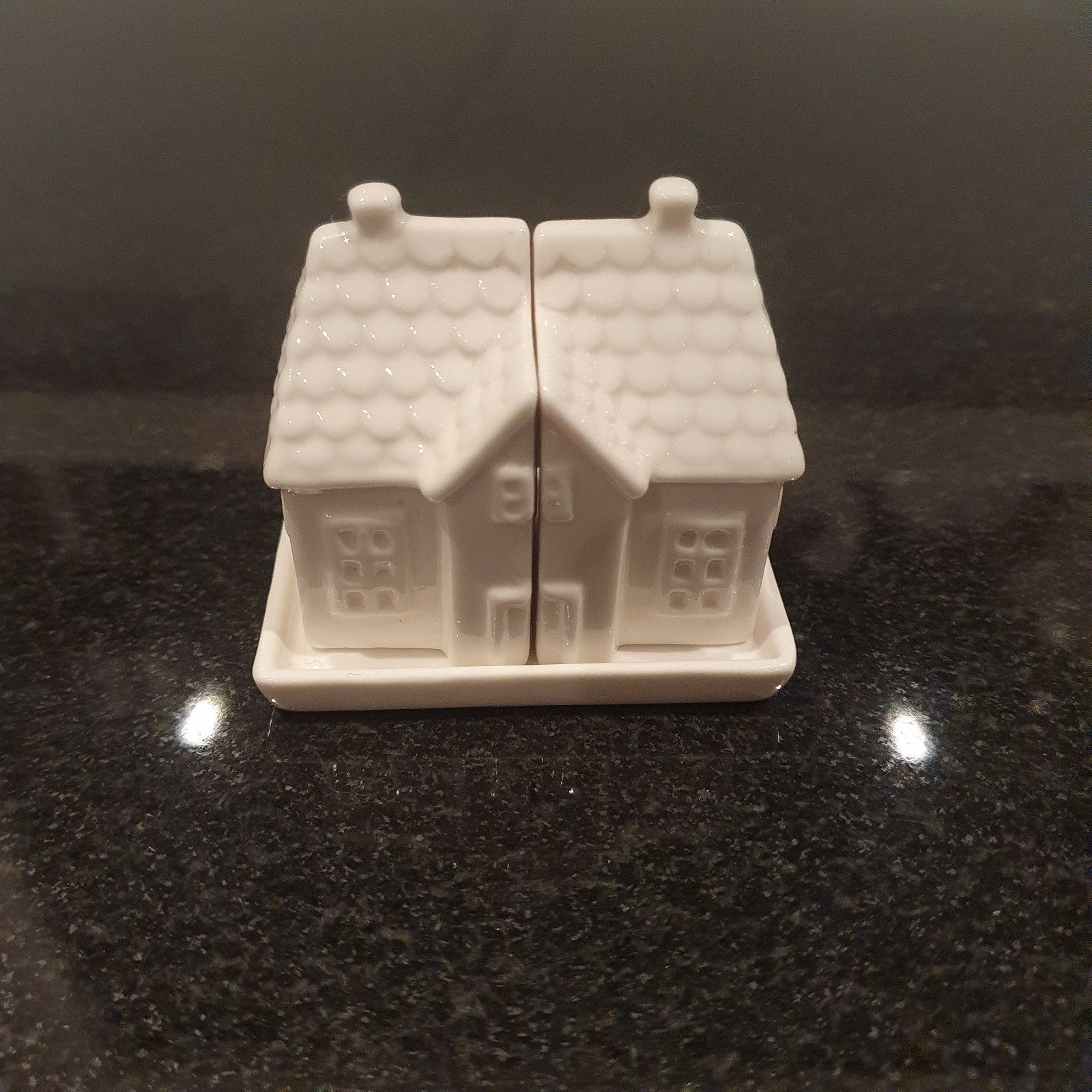 Riviera Maison peper en zoutstel huisje, ongebruikt!, Nieuw, Ophalen of Verzenden, Steen/keramiek, Wit