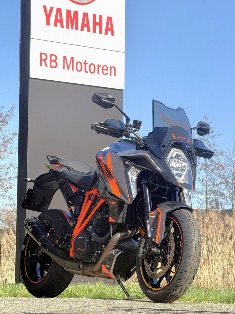 KTM 1290 SUPERDUKE GT R (bj 2018), KTM Sportmotorcycle Ned. BV, Sluisweg 20
6581 KA  Malden, Bedrijf, Overig