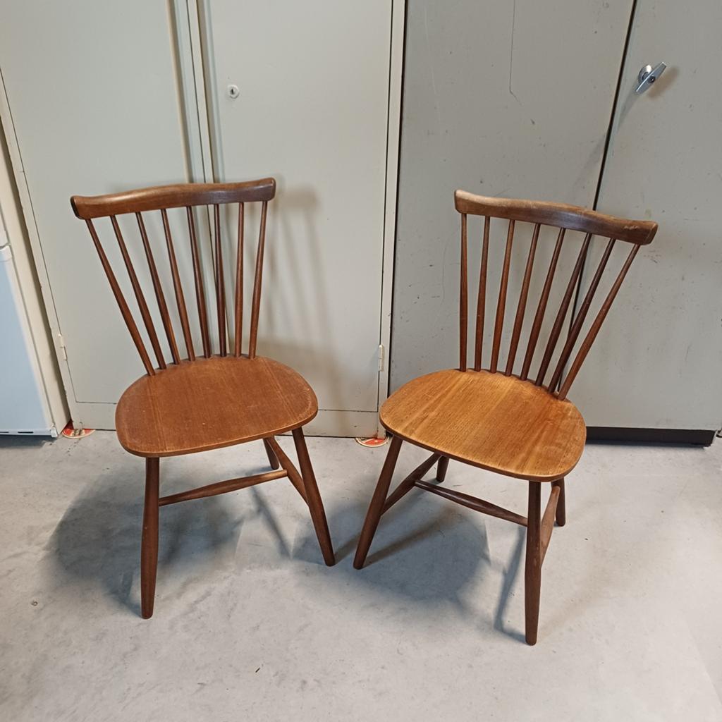 2 x vintage design stoelen spijlen stoelen nesto pastoe, Huis en Inrichting, Stoelen, Gebruikt, Vijf, Zes of meer stoelen, Bruin