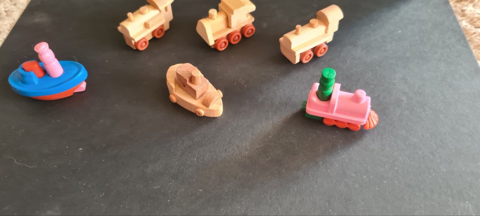 Houten en plastic figuren uit Kinder Surprise ei, Ophalen of Verzenden, Gebruikt