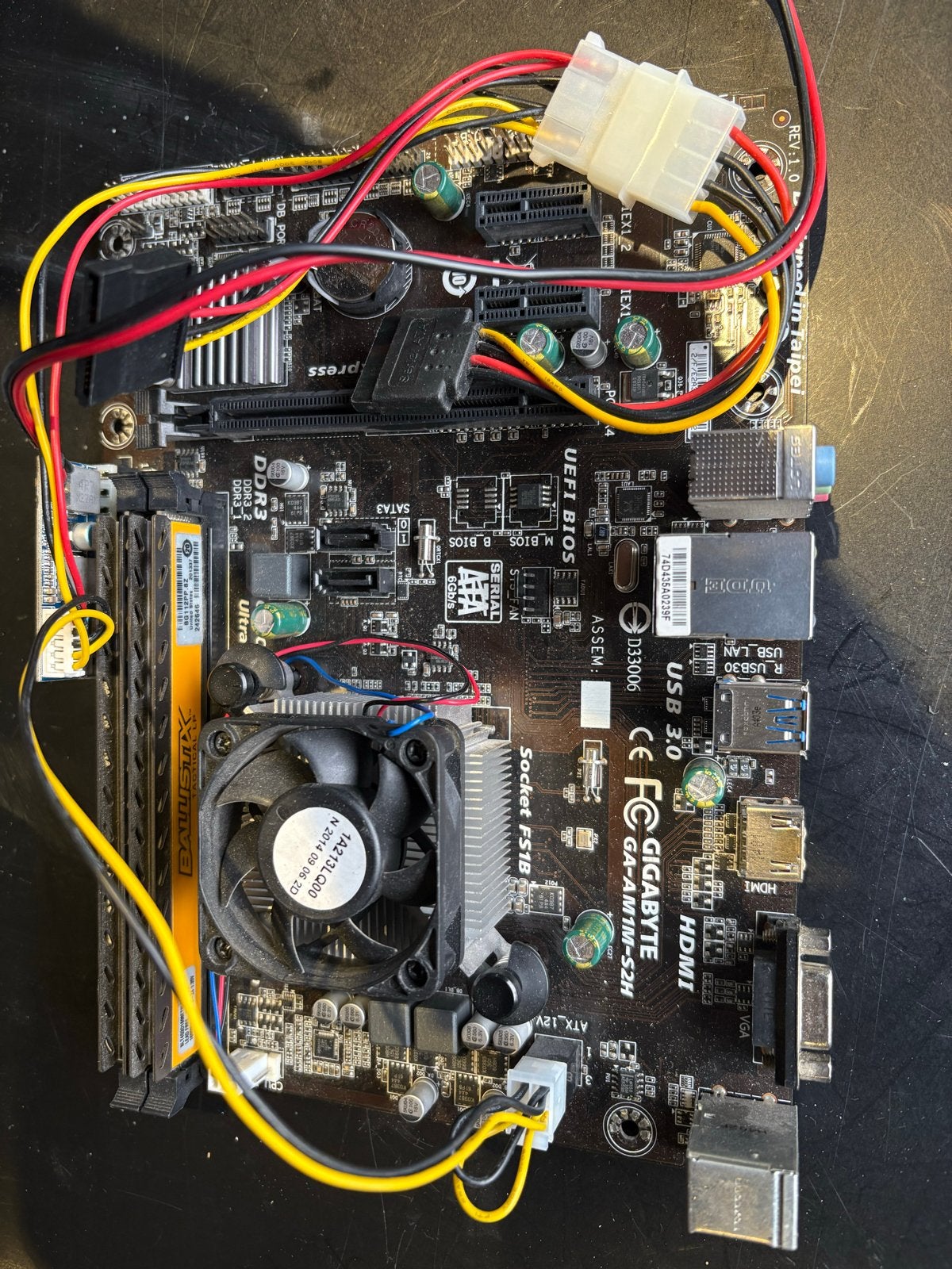 Gigabyte GA-AM1M-S2H Moederbord met cpu en incl pico psu, Computers en Software, Verzenden, Gebruikt, AMD, DDR3