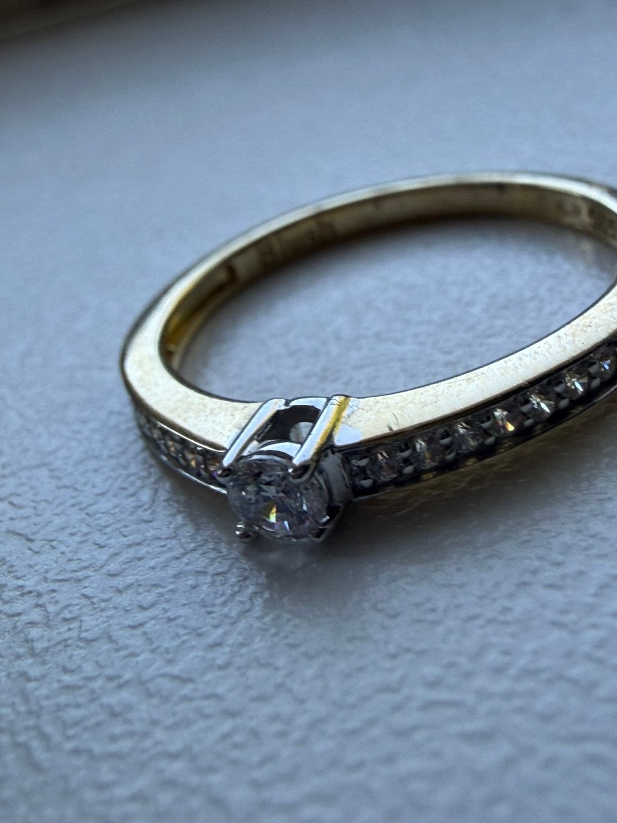 Geelgouden ring met zirkonia, Met kristal, Ophalen of Verzenden, Zo goed als nieuw, 17 tot 18