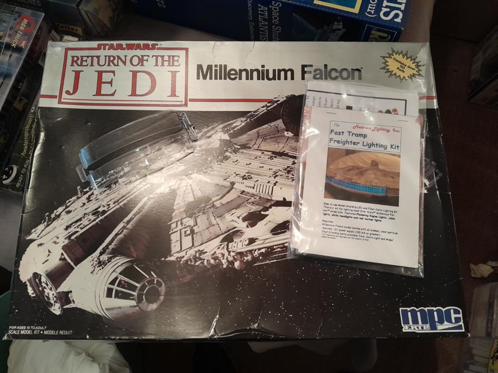 Star wars millennium falcon met licht set, Ophalen of Verzenden, Groter dan 1:32