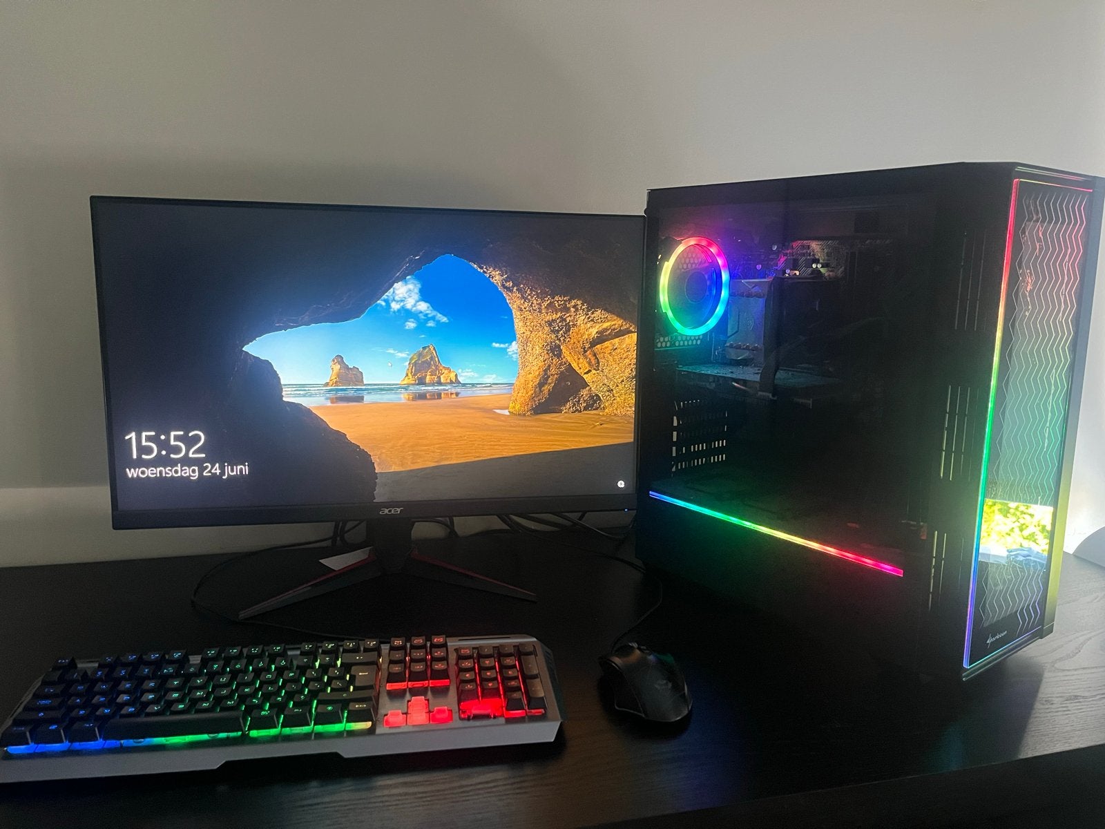 Gaming PC met RGB verlichting en monitor, Ophalen of Verzenden, Zo goed als nieuw, Gaming, Met videokaart