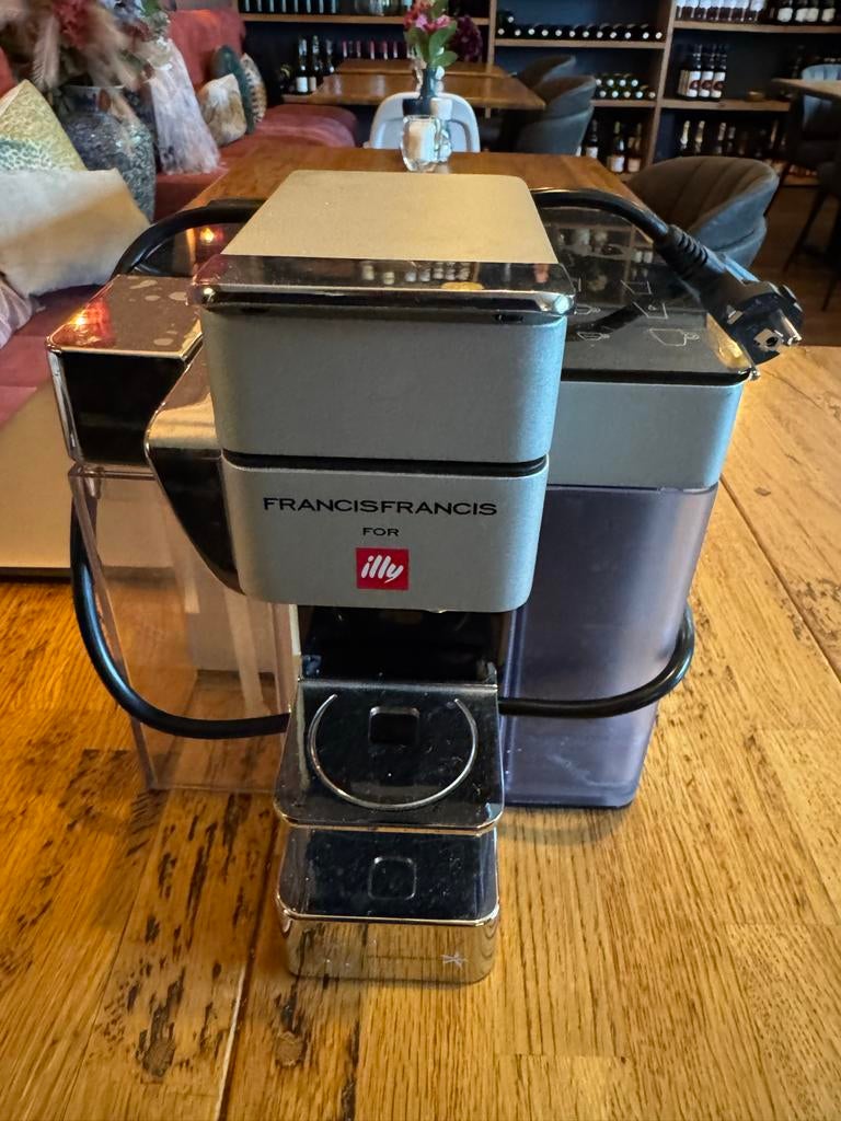 Illy FrancisFrancis Y5 Melk, Espresso en Koffie Machine, Ophalen of Verzenden, Zo goed als nieuw, Combi, 2 tot 4 kopjes